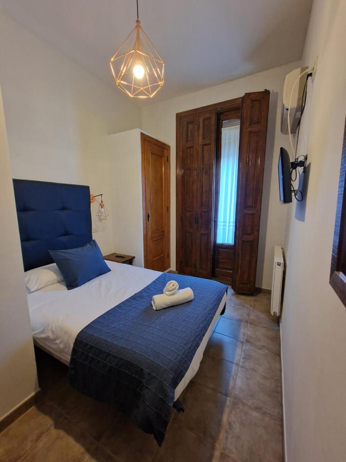 Hostal La Colonial Мадріґаль-де-ла-Вера Екстер'єр фото