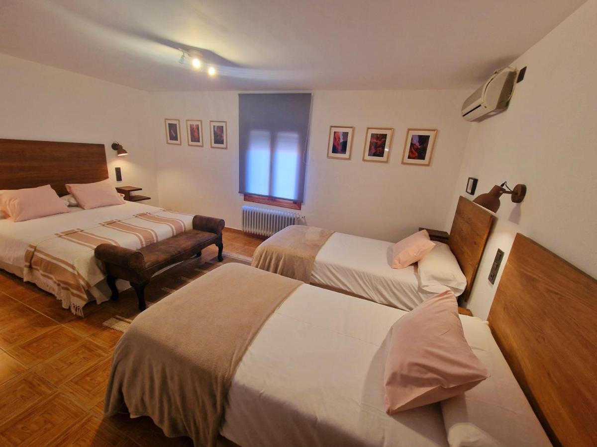 Hostal La Colonial Мадріґаль-де-ла-Вера Номер фото