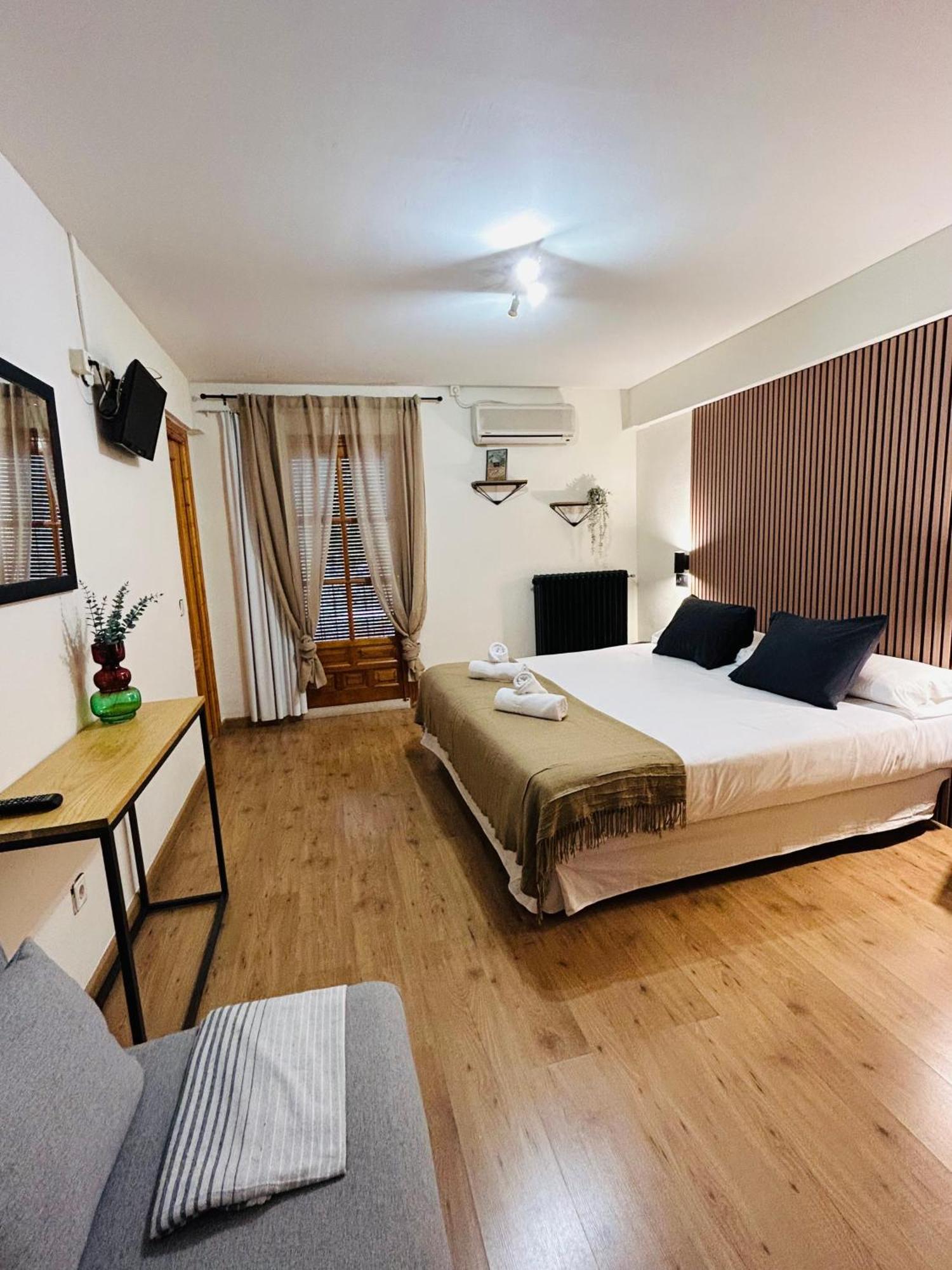 Hostal La Colonial Мадріґаль-де-ла-Вера Екстер'єр фото