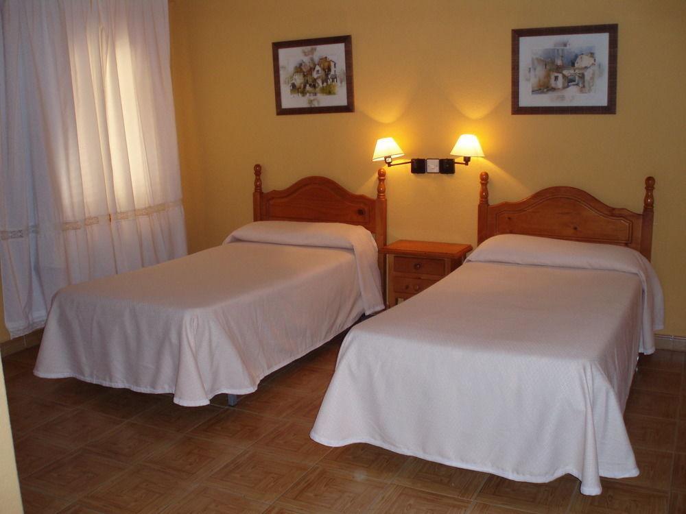 Hostal La Colonial Мадріґаль-де-ла-Вера Екстер'єр фото